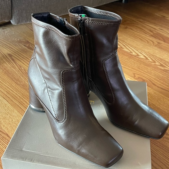 Franco Sarto Pisa Square Toe Bootie - Picture 7 of 13